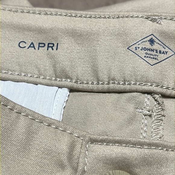 St. John's Bay MIDRISE CAPRI, EASY FIT HIKING, WOMEN SIZE 16 - Picture 9 of 11